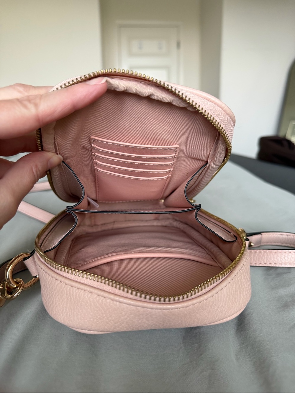 Poppy & Peonies Rambler Phone Bag in Blush (discontinued color) - Picture 4 of 5
